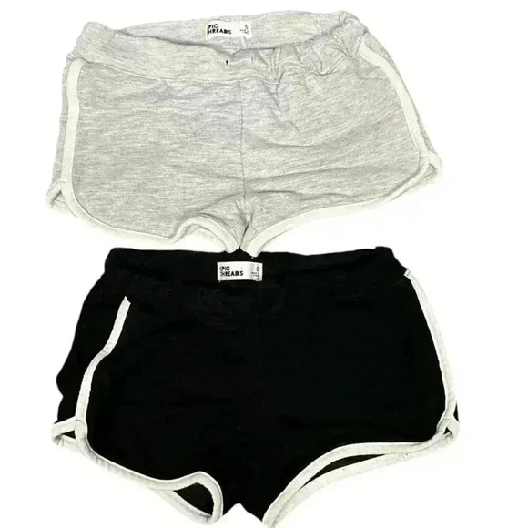 Lot of Girls Cloths 4 T-5T Little Girls Shorts, Capri pants and a NWOT Top 7T - Picture 3 of 10